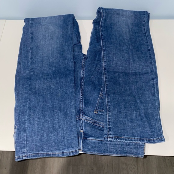 Levi’s Classic Straight Jeans - Picture 3 of 8